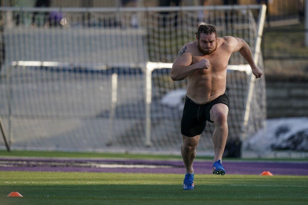 5. Quinn Meinerz (Sr., Wisconsin-Whitewater, 6-2, 320)